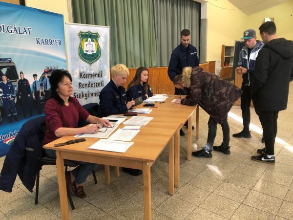 201903 csapatverseny100